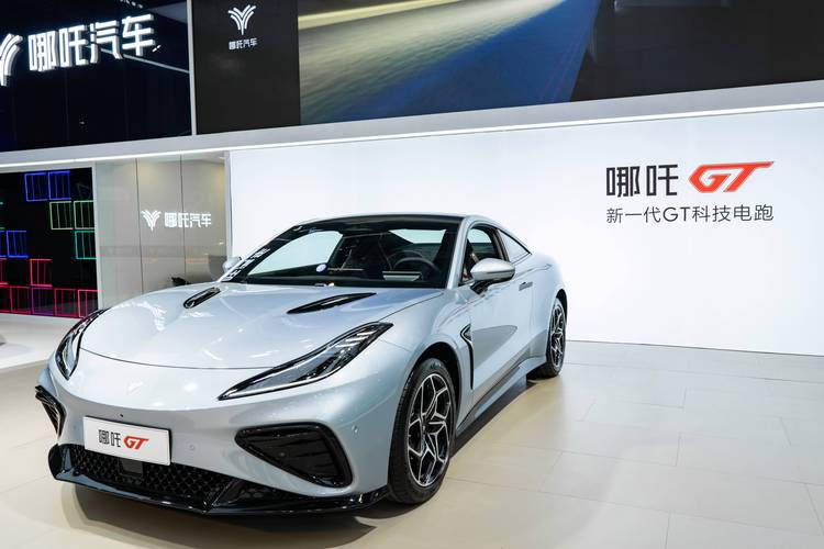 惠州146哪吒汽车在智能汽车领域的表现，领途汽车在新能源汽车市场中的影响力